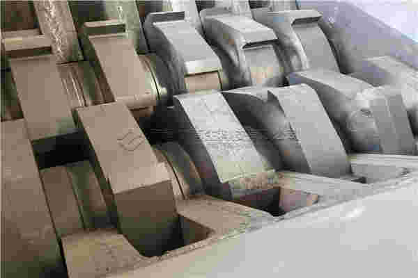 為什么撕碎機刀具的轉動方向不一樣？