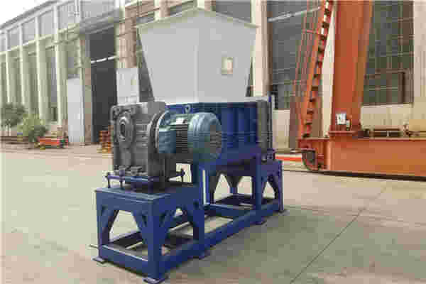 撕碎機在安裝和試機時應注意以下幾點